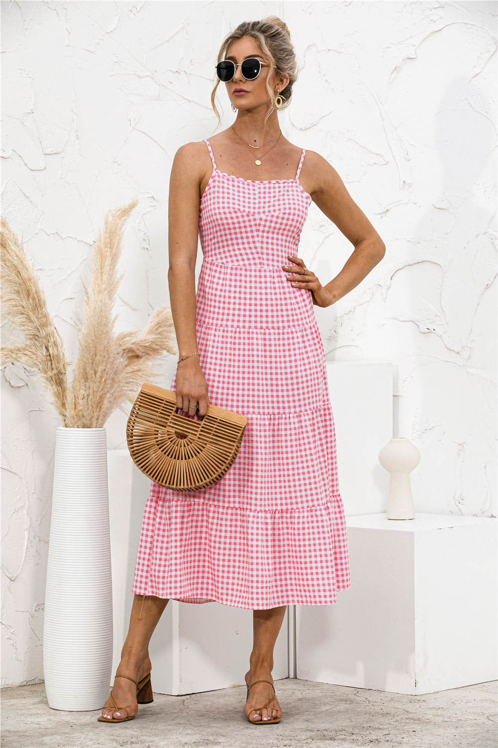 Robe mi-longue pour femme avec col montant, taille haute et jupe à volants