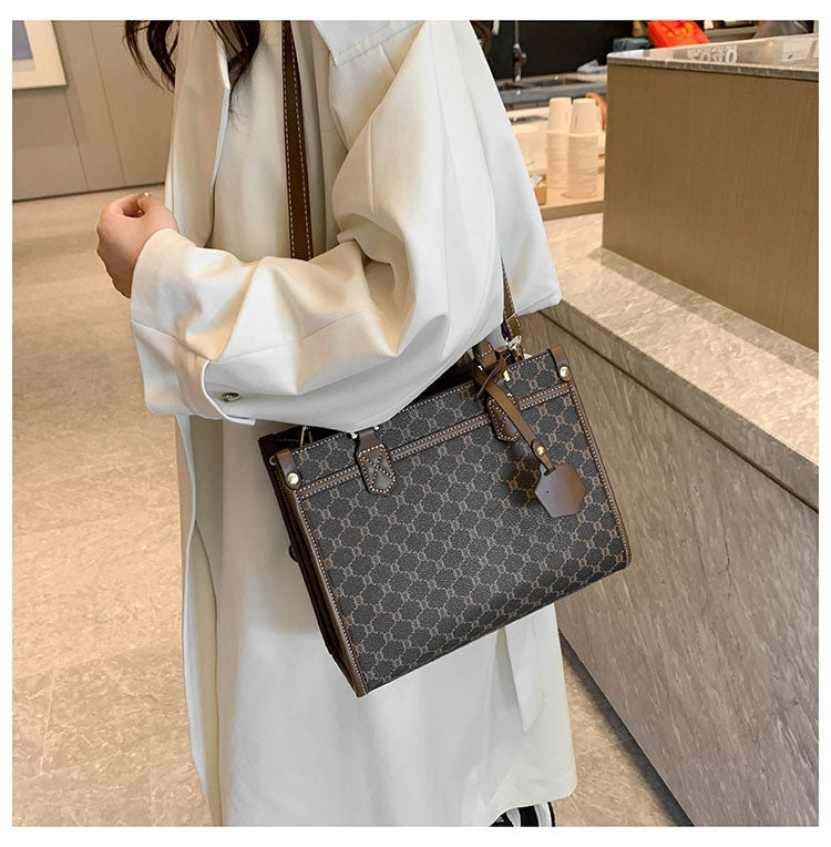 Fashion Chain Shoulder Bag with Large Capacity