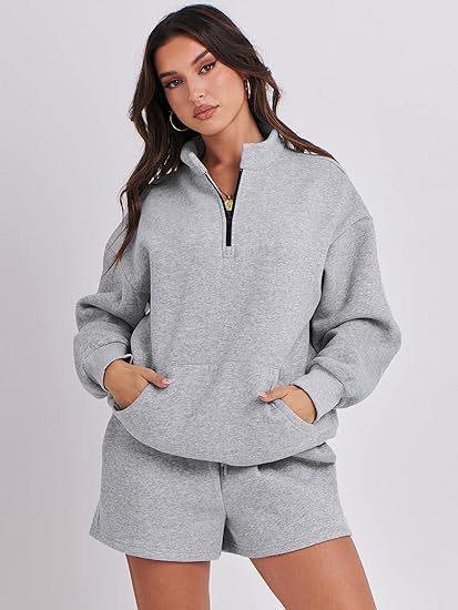 Ensemble deux pièces femme : sweat à capuche et short avec poches