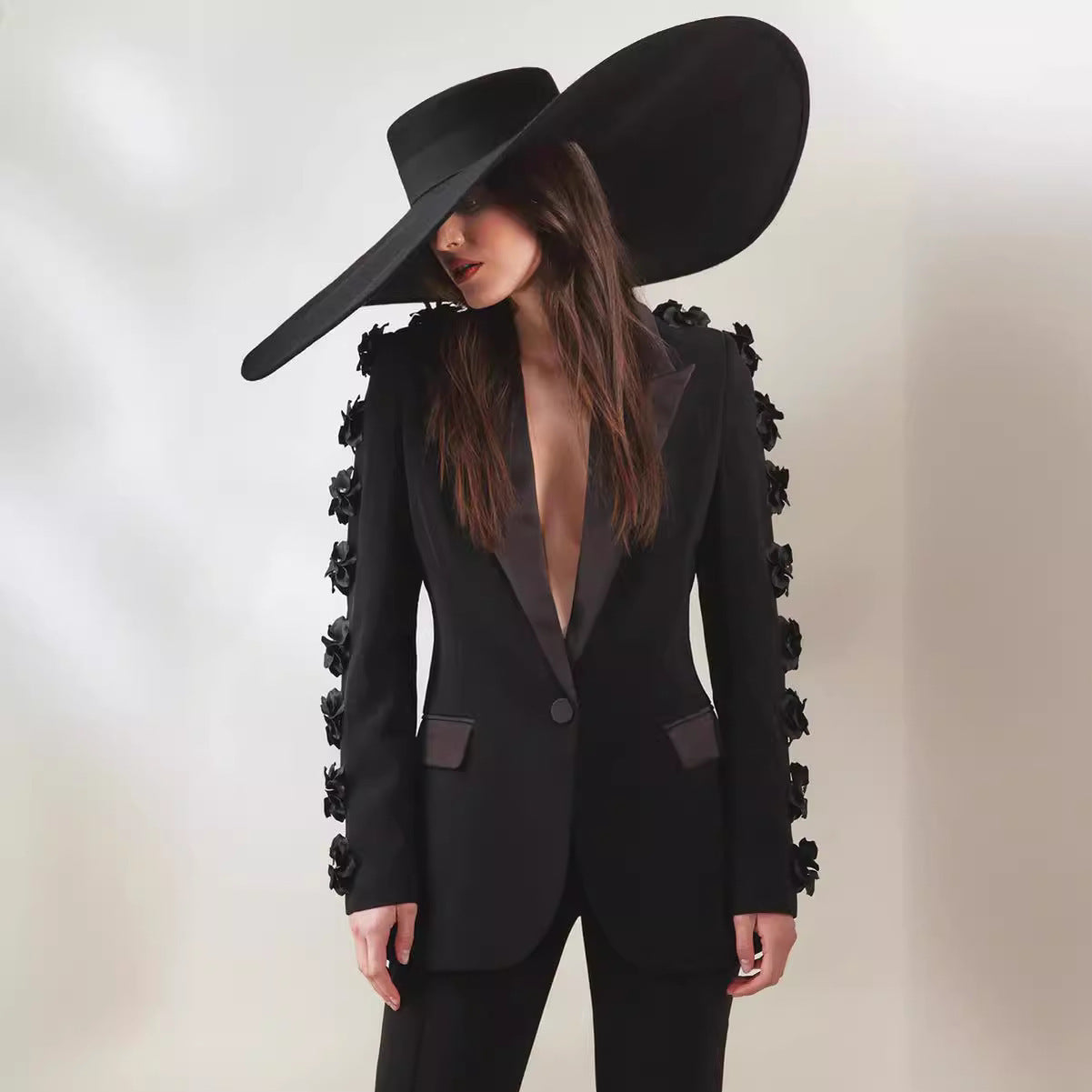 Élégante robe-tailleur deux pièces à manches longues et motifs floraux pour femme, en polyester noir