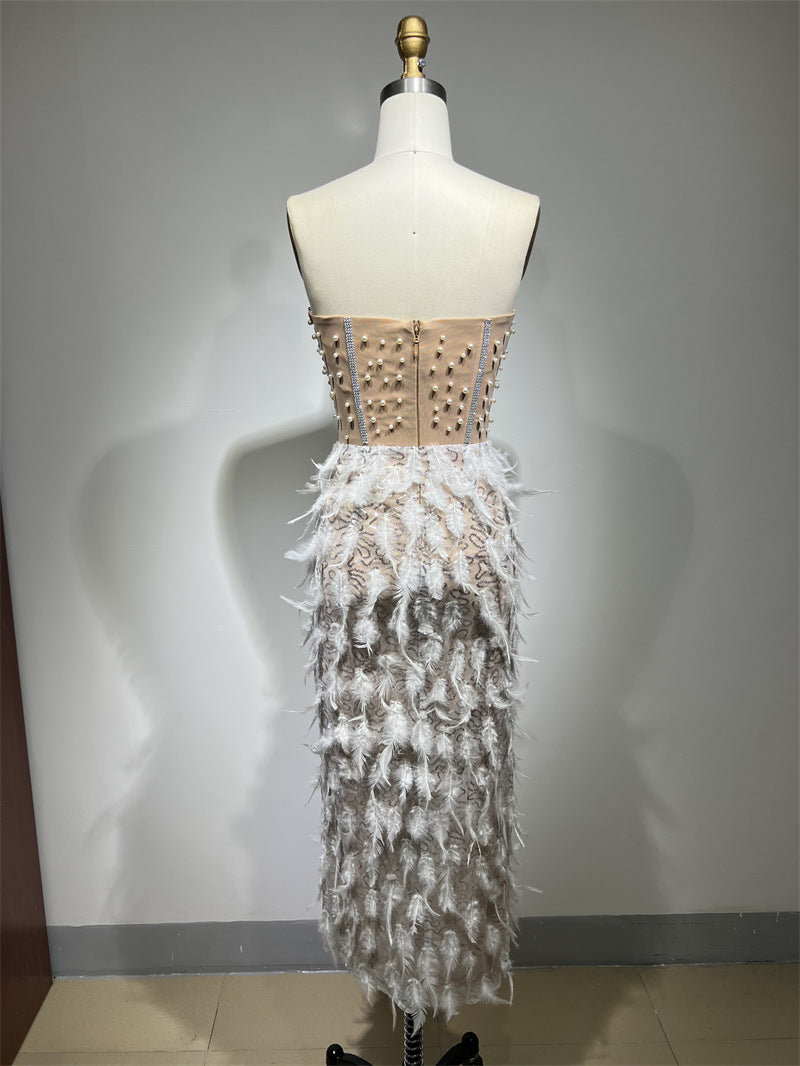 Robe Tube Transparente Fendue Haute Beige Ornée de Plumes et de Strass