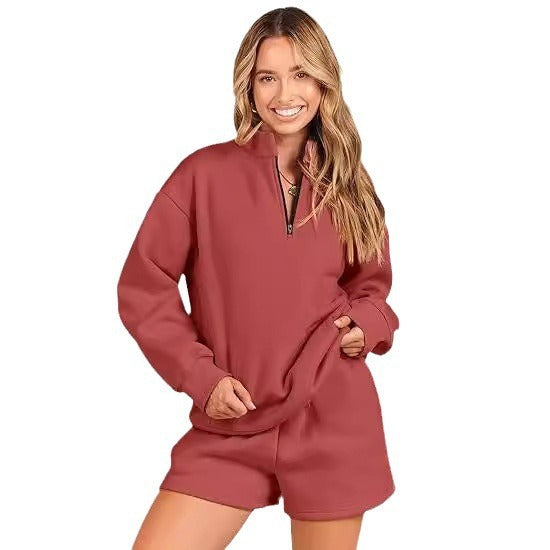 Ensemble deux pièces femme : sweat à capuche et short avec poches