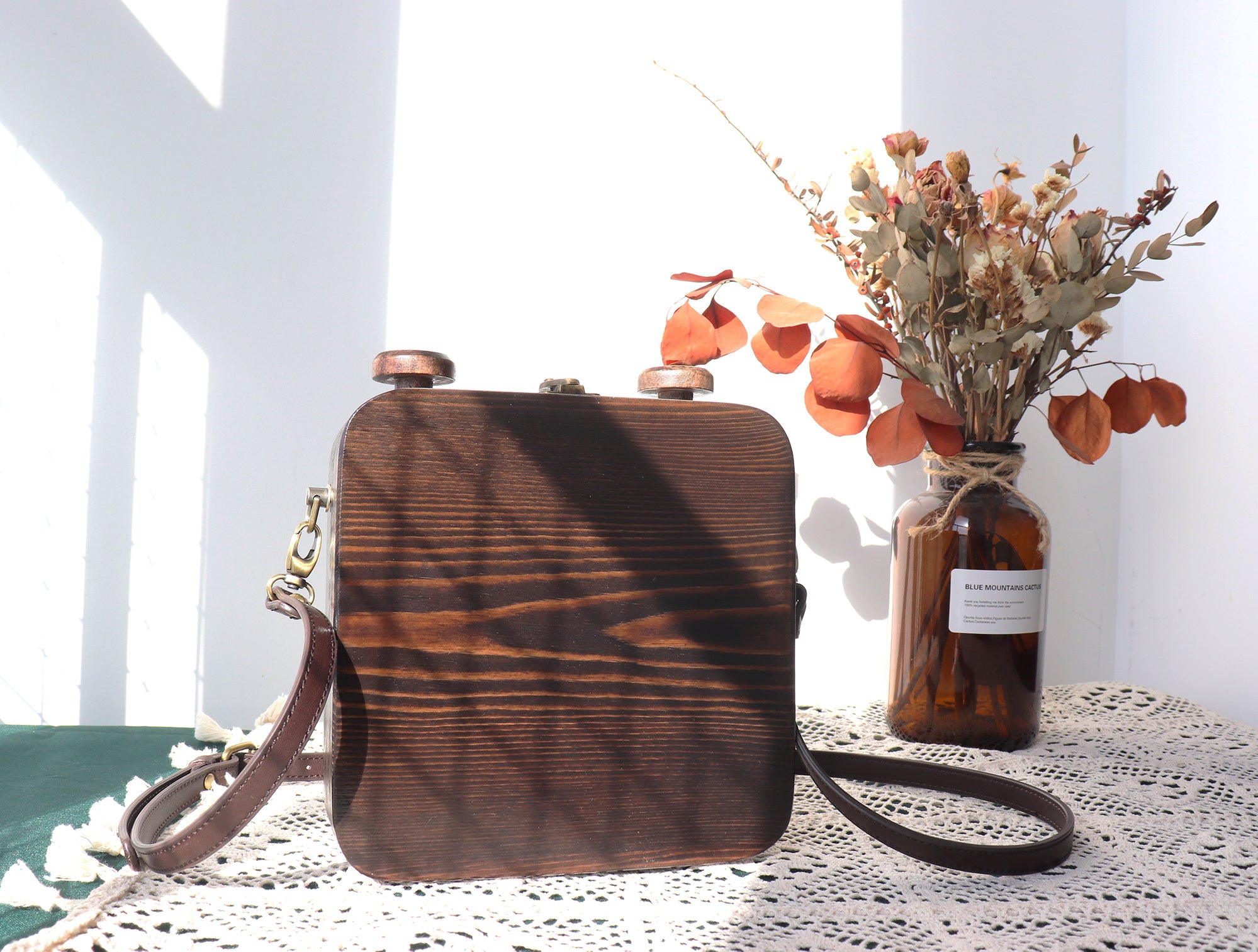 Sac bandoulière rétro chat en bois 20cm marron foncé
