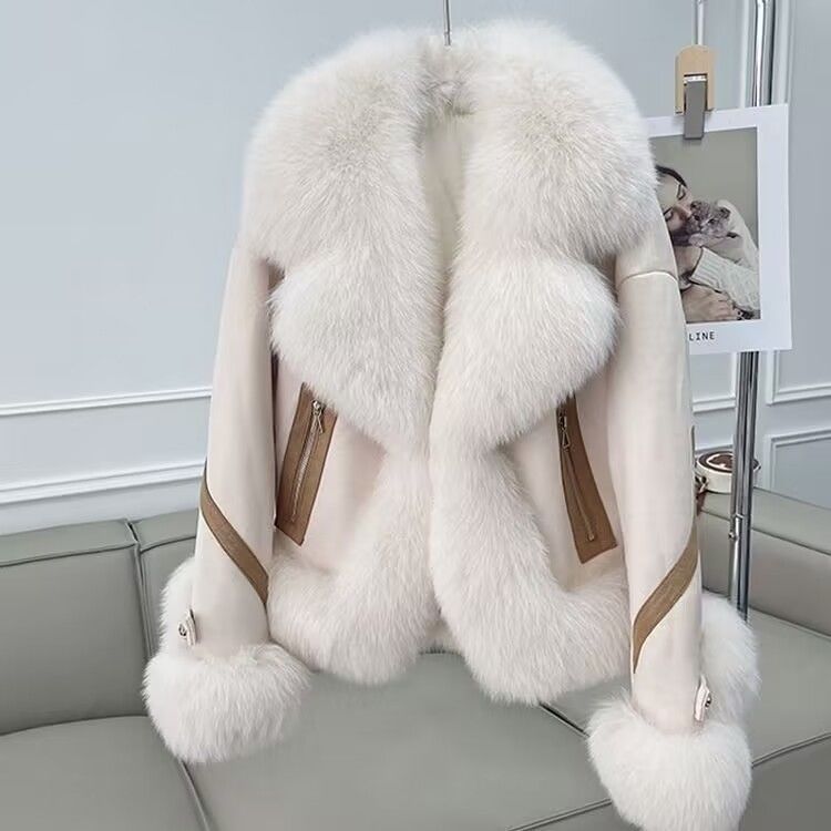 Women's Short Thick Faux Fur Coat with Fur Collar for Autumn and Winter