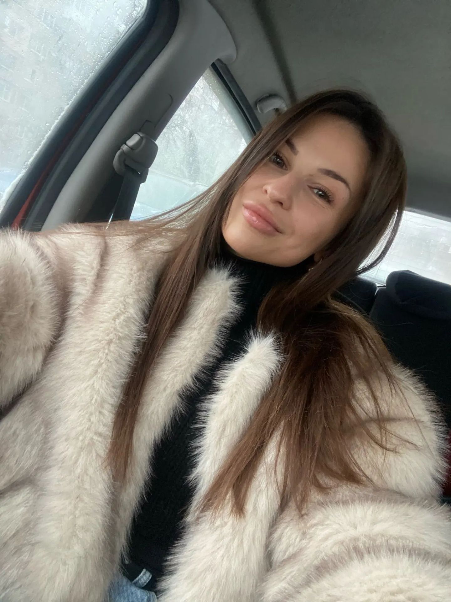 Women's Short Casual Artificial Fur Coat with Raglan Sleeves