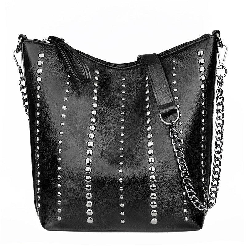 Sac bandoulière souple en cuir clouté grande capacité