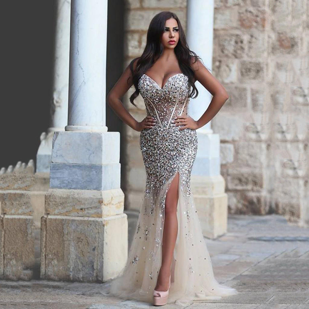 Robe longue vaporeuse sans manches col en V fendue dorée