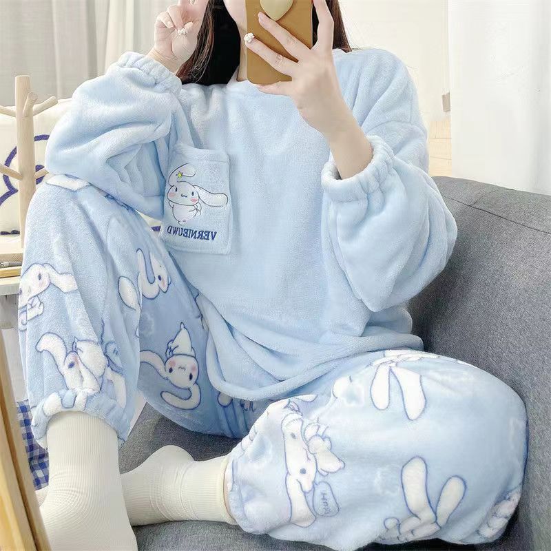 Nouveaux vêtements d'intérieur mignons en flanelle épaisse pour l'automne et l'hiver