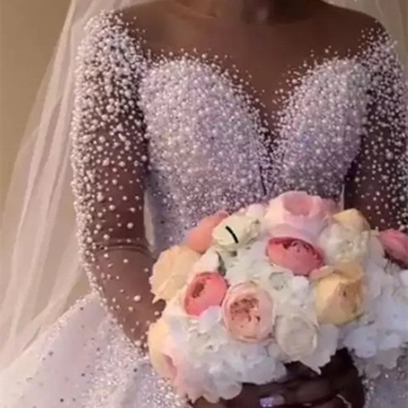 Robe de mariée de bal en dentelle blanche à manches longues