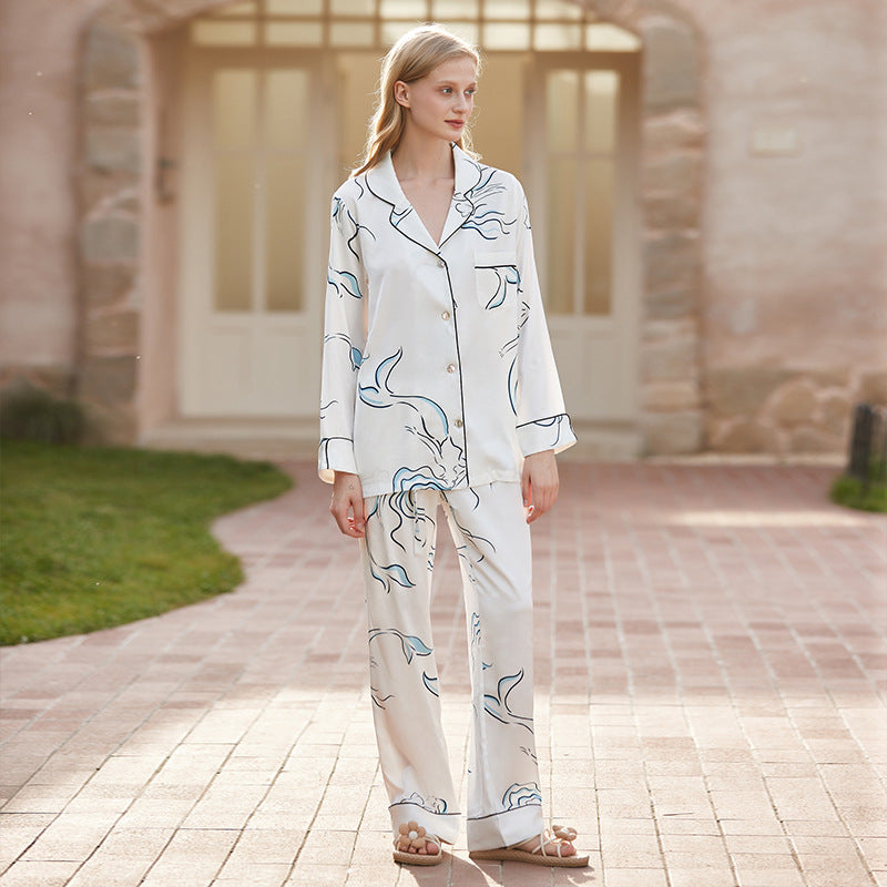 Pyjama en soie glacée imprimée, style français senior, idéal pour les vêtements d'extérieur.
