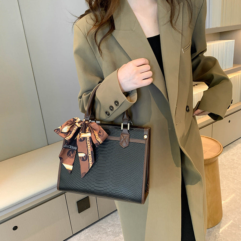 Fashion Chain Shoulder Bag with Large Capacity