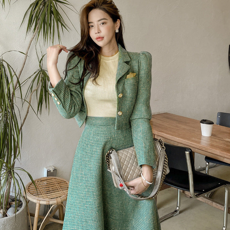 Ensemble deux pièces vert : Veste de costume et jupe taille haute