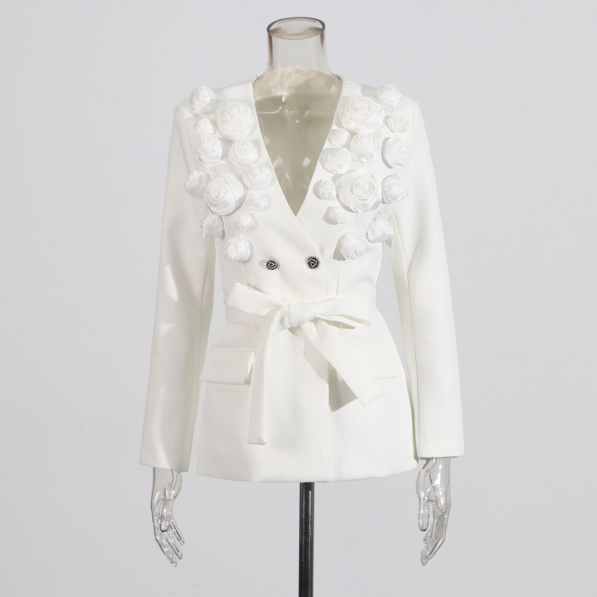 Veste de costume à ruban brodé floral avec pantalon slim taille haute