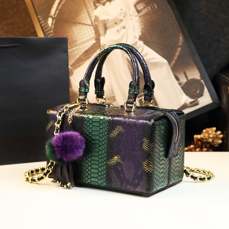 Sac carré à bandoulière en cuir de vachette « Maman » avec breloque