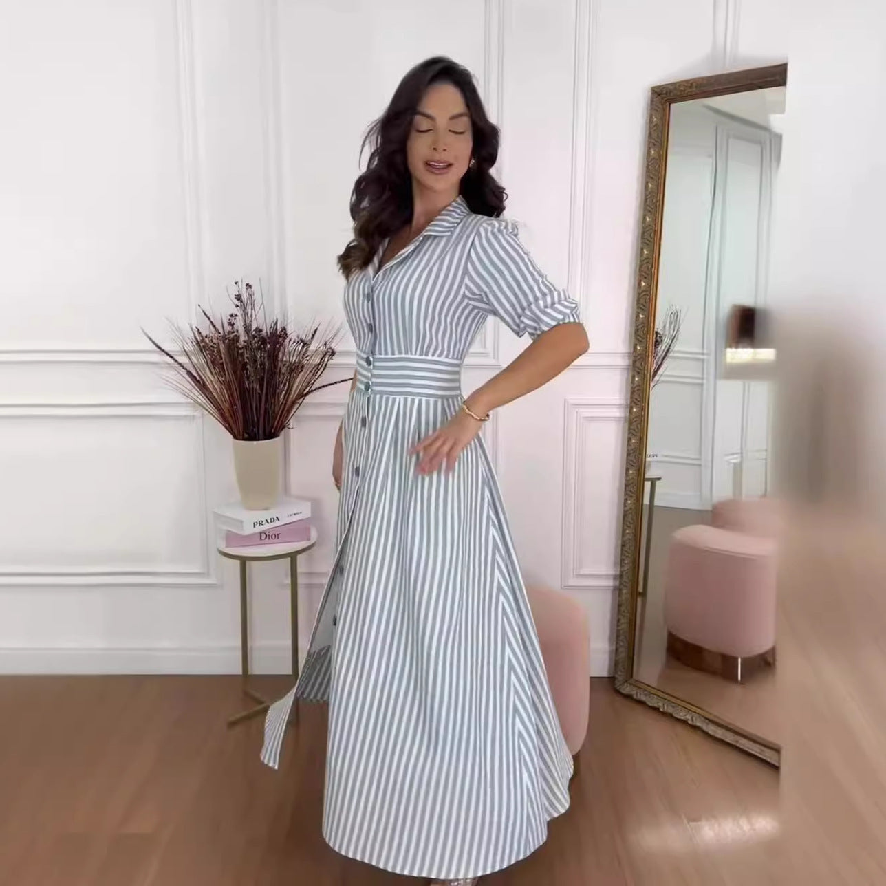 Élégante chemise longue rayée de style européen et américain avec une touche de tempérament