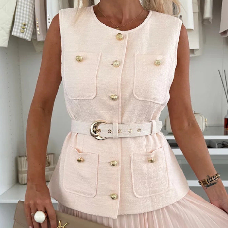 Ensemble deux-pièces gilet sans manches inspiré de Chanel et jupe plissée en maille