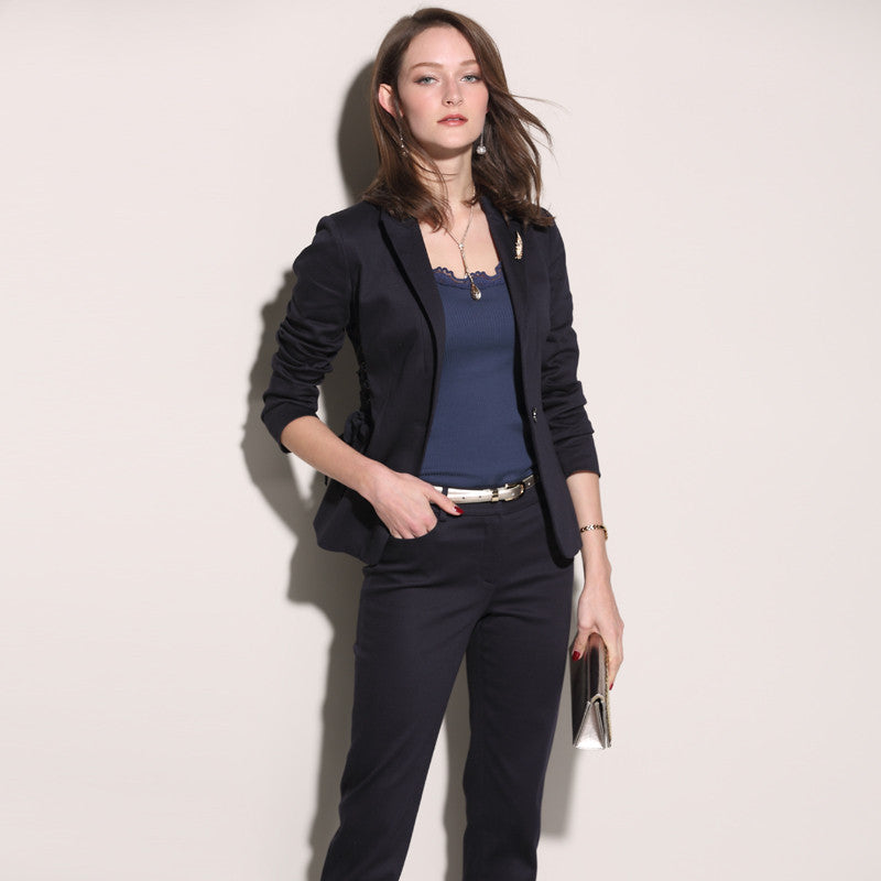 Tailleur de costume d'affaires en coton bleu marine ajusté pour femme