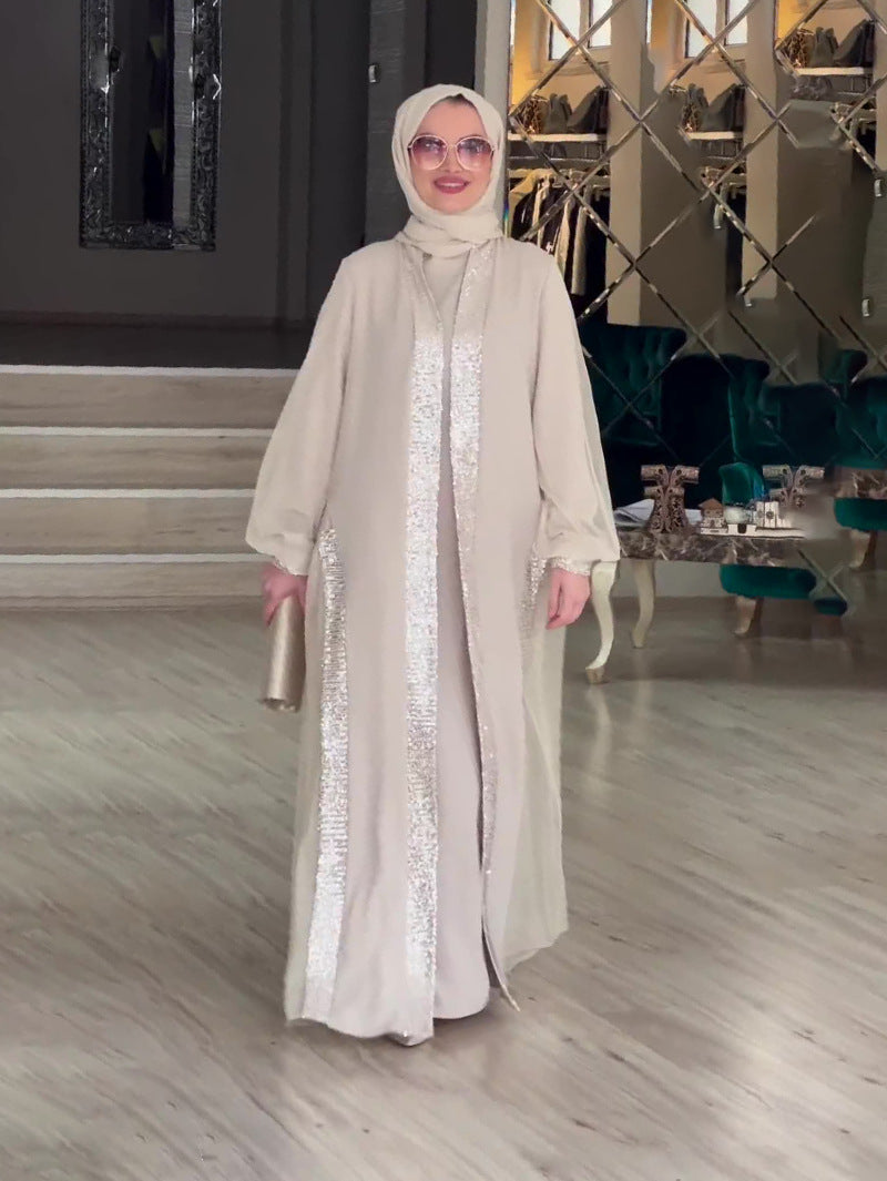 فستان فضفاض بأكمام طويلة ولون مشمشي سادة مزين بحلي لامعة