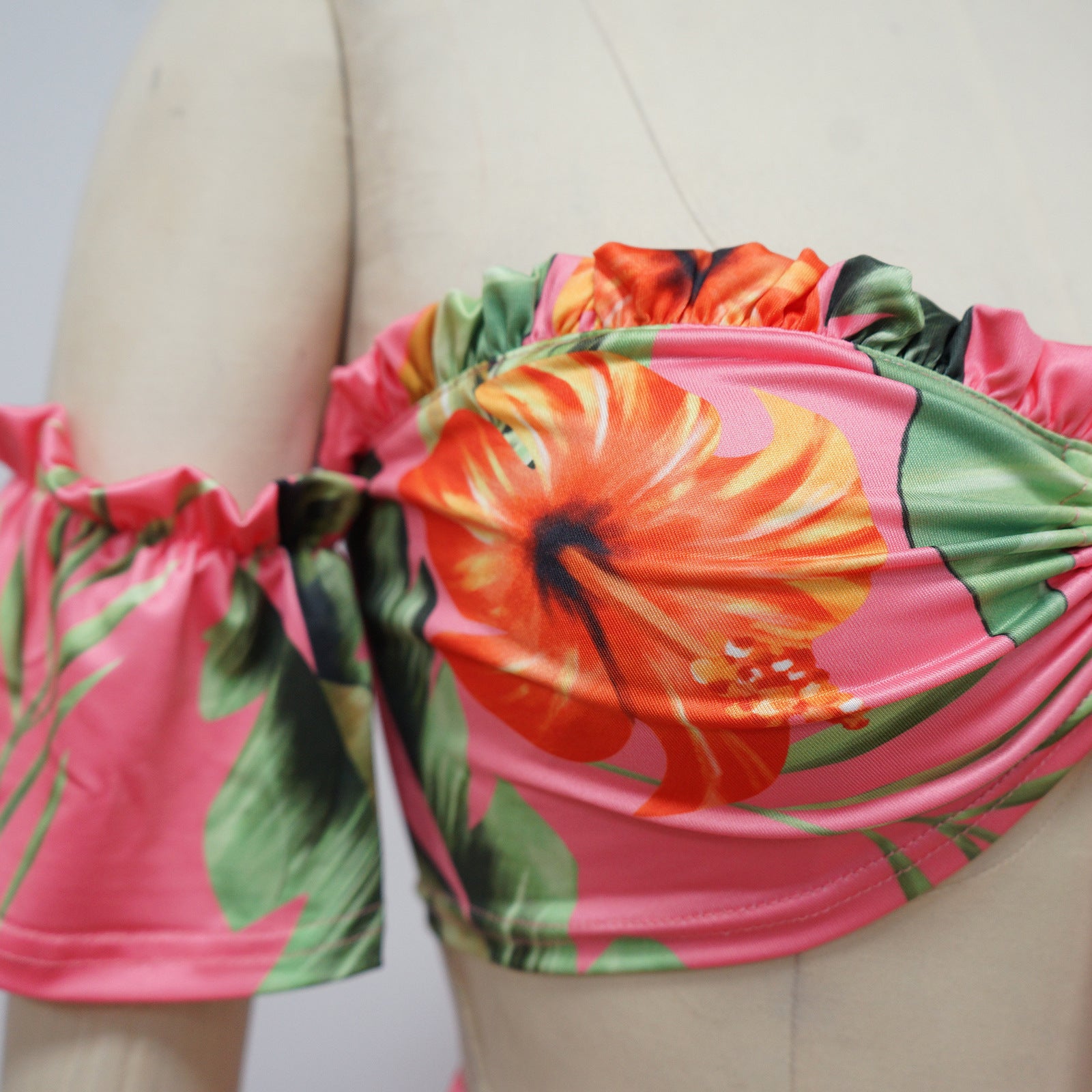 Ensemble deux pièces décontracté à imprimé, une épaule, avec pantalon large