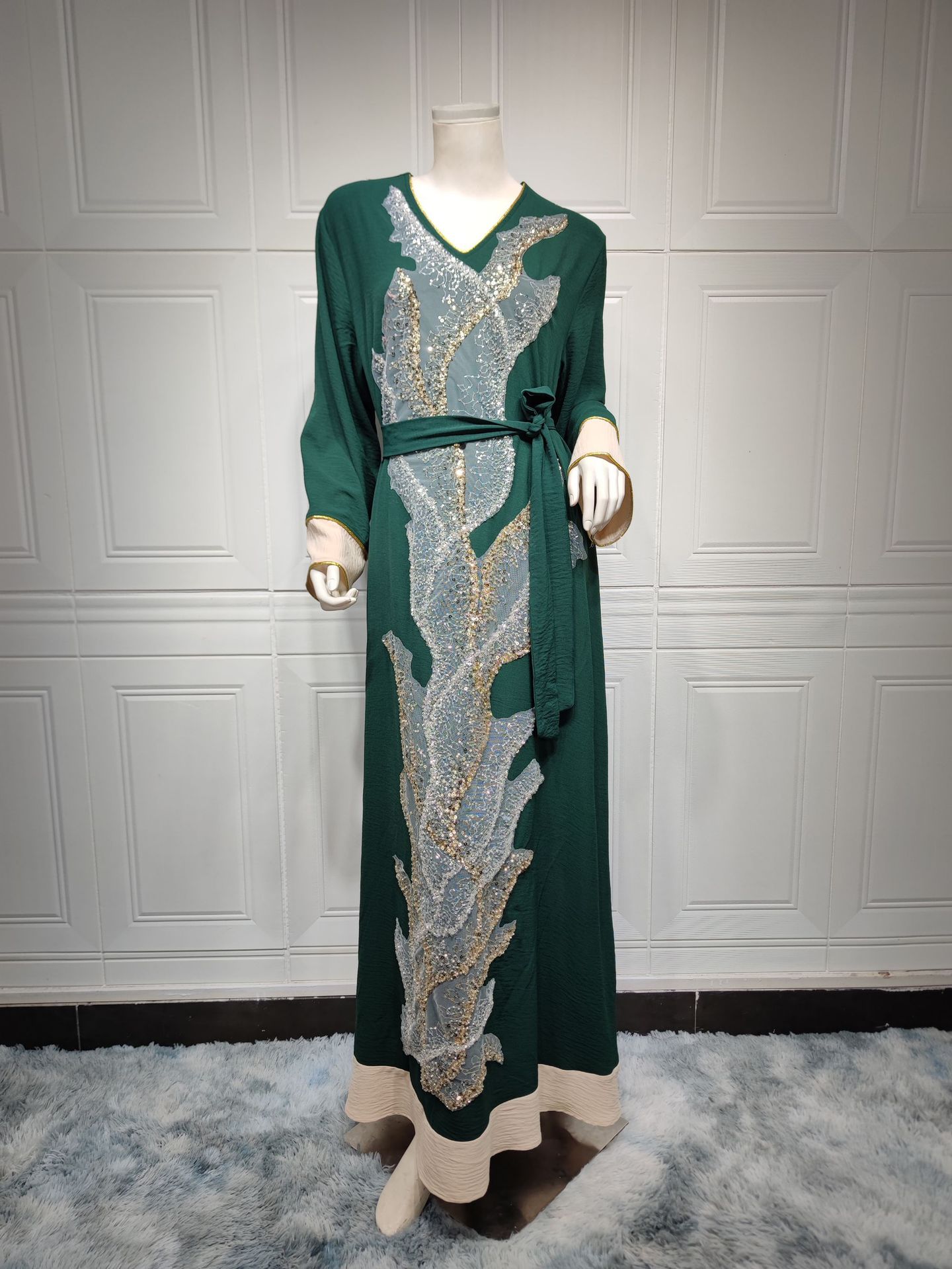 Robe musulmane brodée de sequins