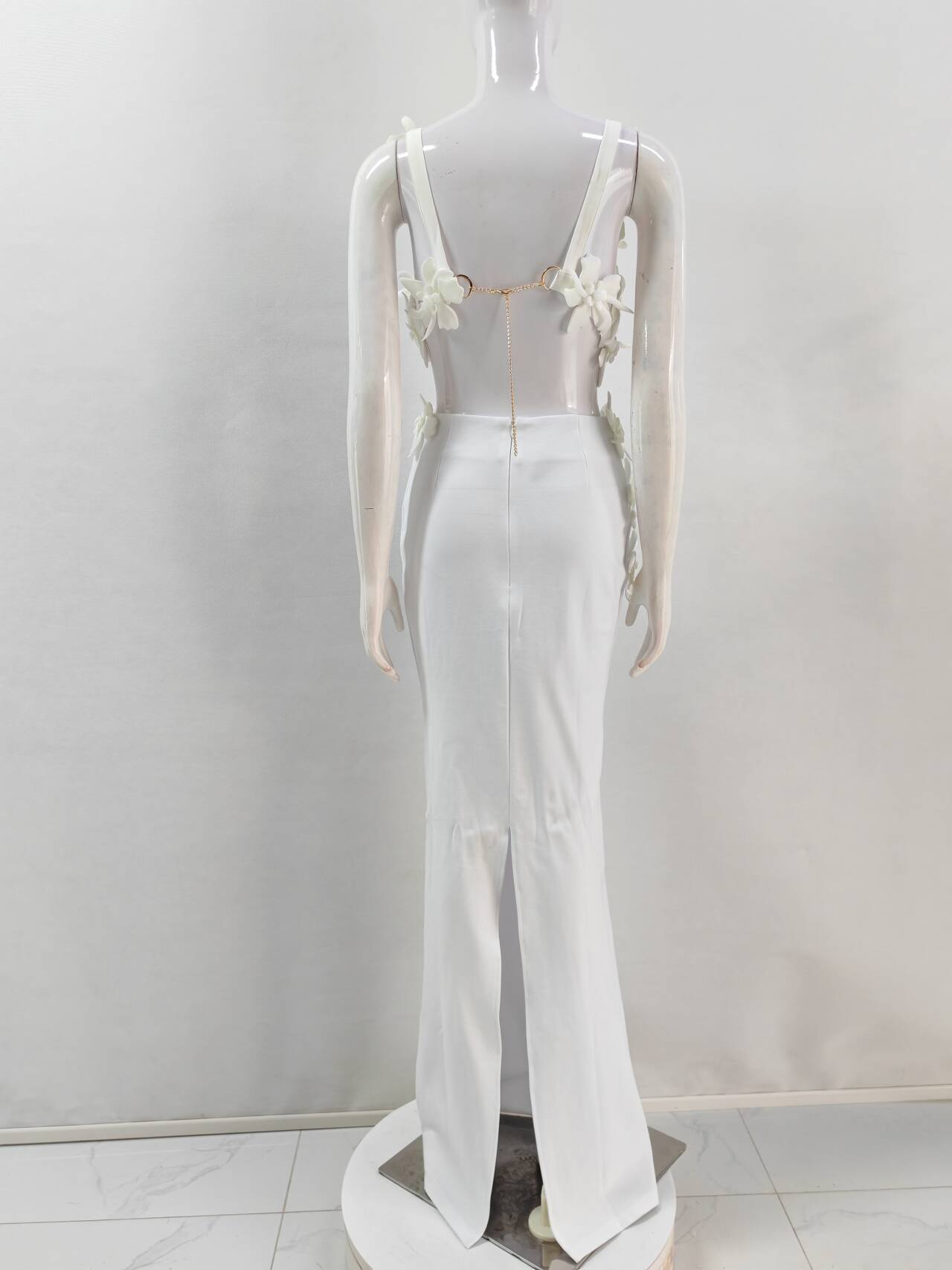 Ensemble deux pièces caraco à fleurs 3D et jupe fendue au dos en polyester blanc