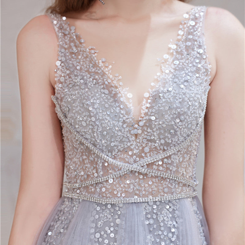 Robe de soirée deux pièces en soie avec long châle en plumes