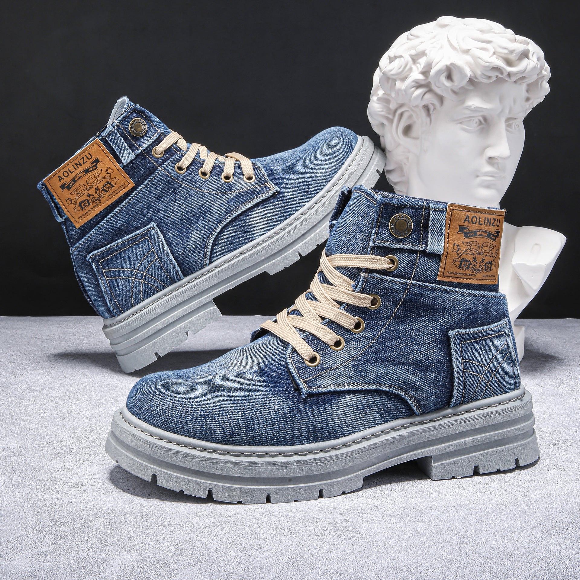 Chaussures de skate montantes en jean avec talon compensé bleu et noir
