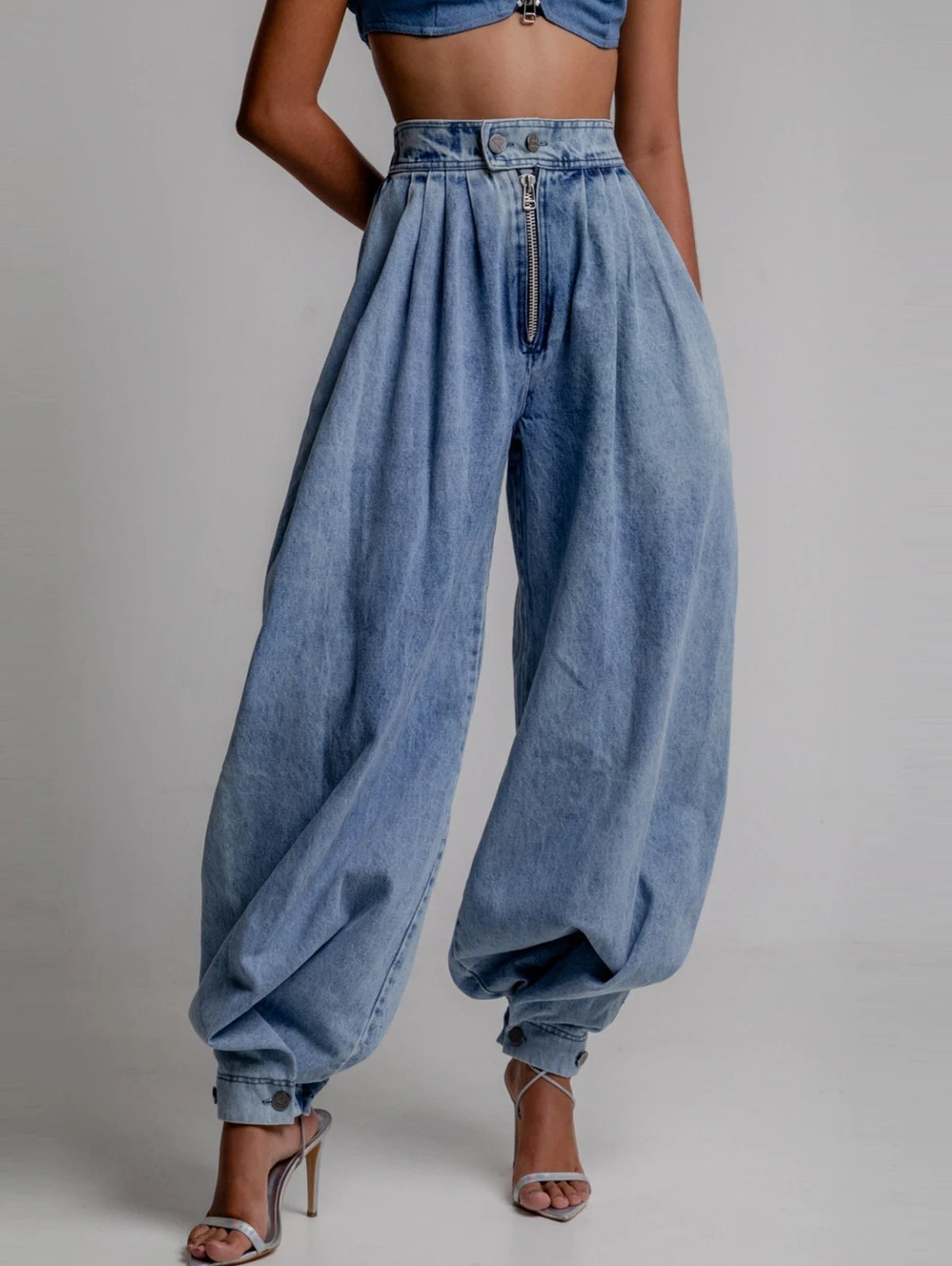 Jean ample taille haute avec attaches aux chevilles et fermeture éclair