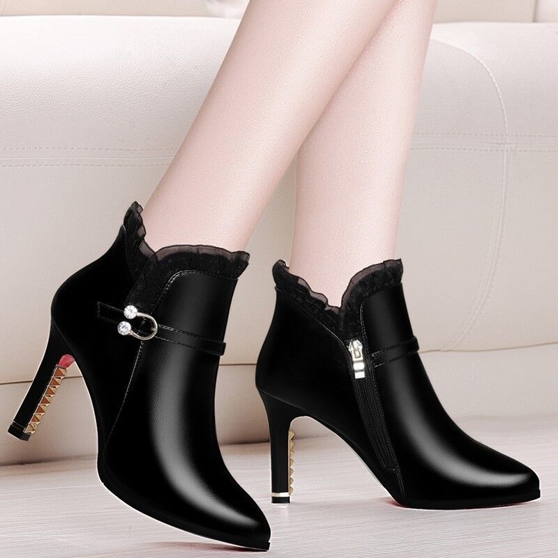 Bottes noires à talons aiguilles et à fermeture éclair latérale pour femme