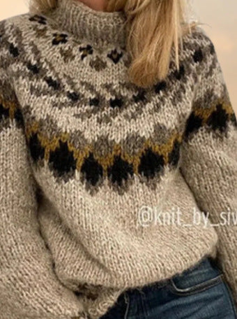 كنزة نسائية فضفاضة بياقة مدورة وتصميم مخطط مطبوع