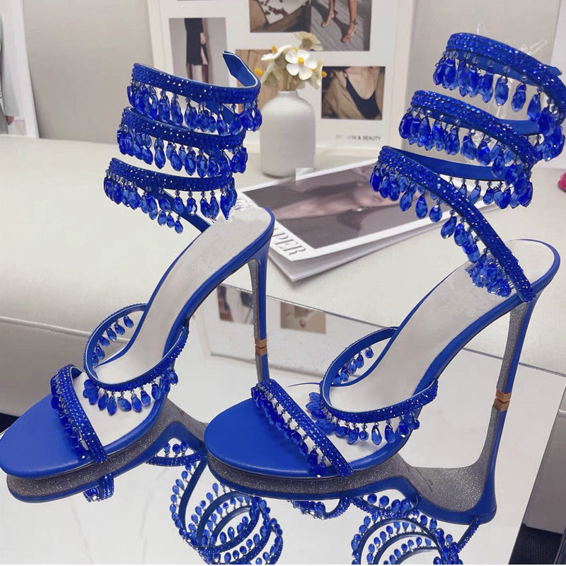 Sandales à lanières avec pendentif serpent en strass et pompons