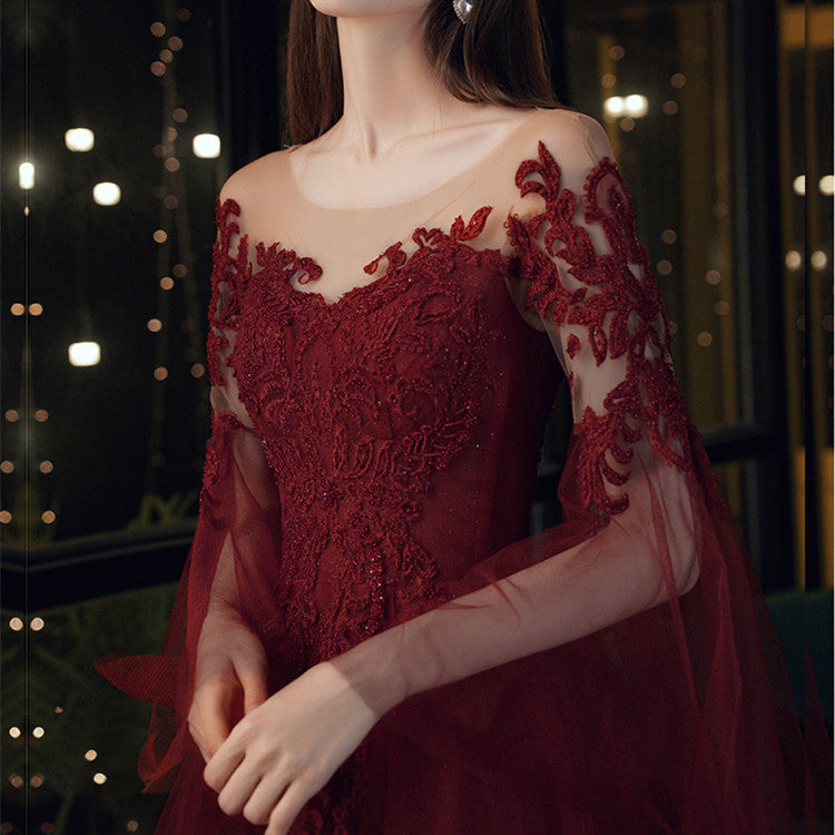 Robe de soirée en dentelle bordeaux perlée pour femme