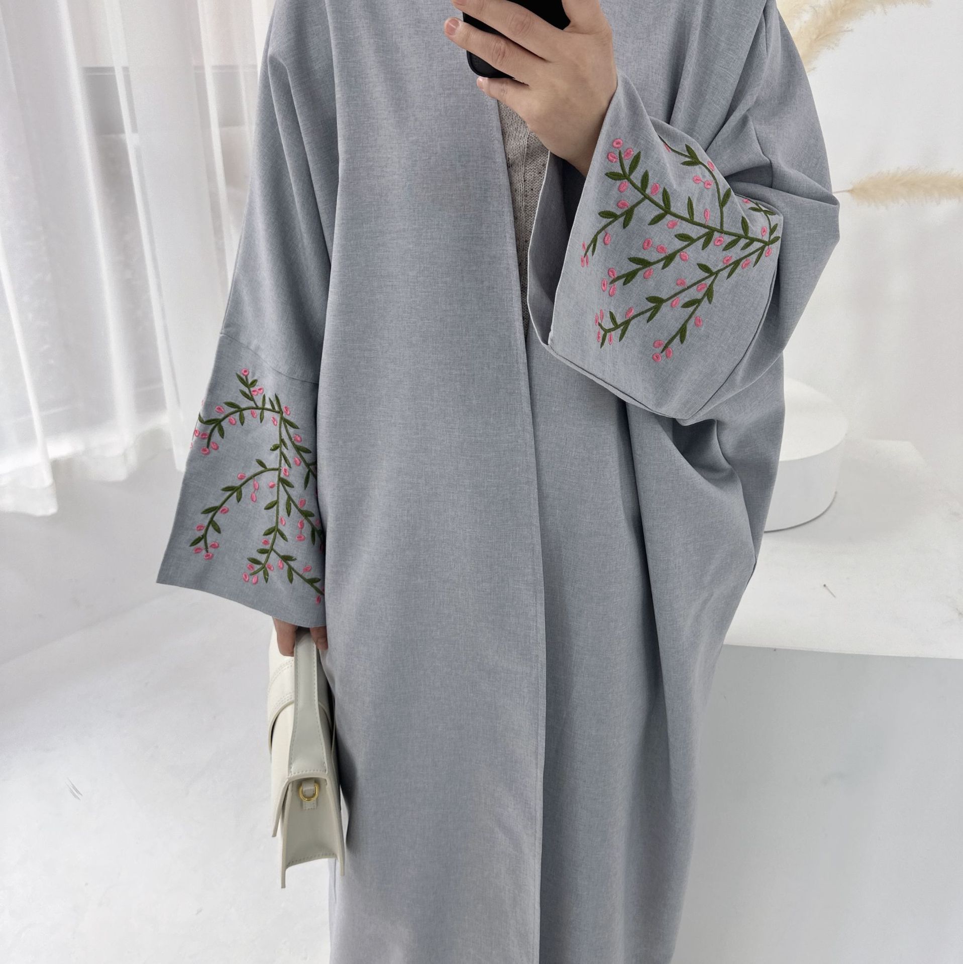 Élégant cardigan brodé de fleurs pour le Moyen-Orient, l'Arabie saoudite, la Turquie, Dubaï