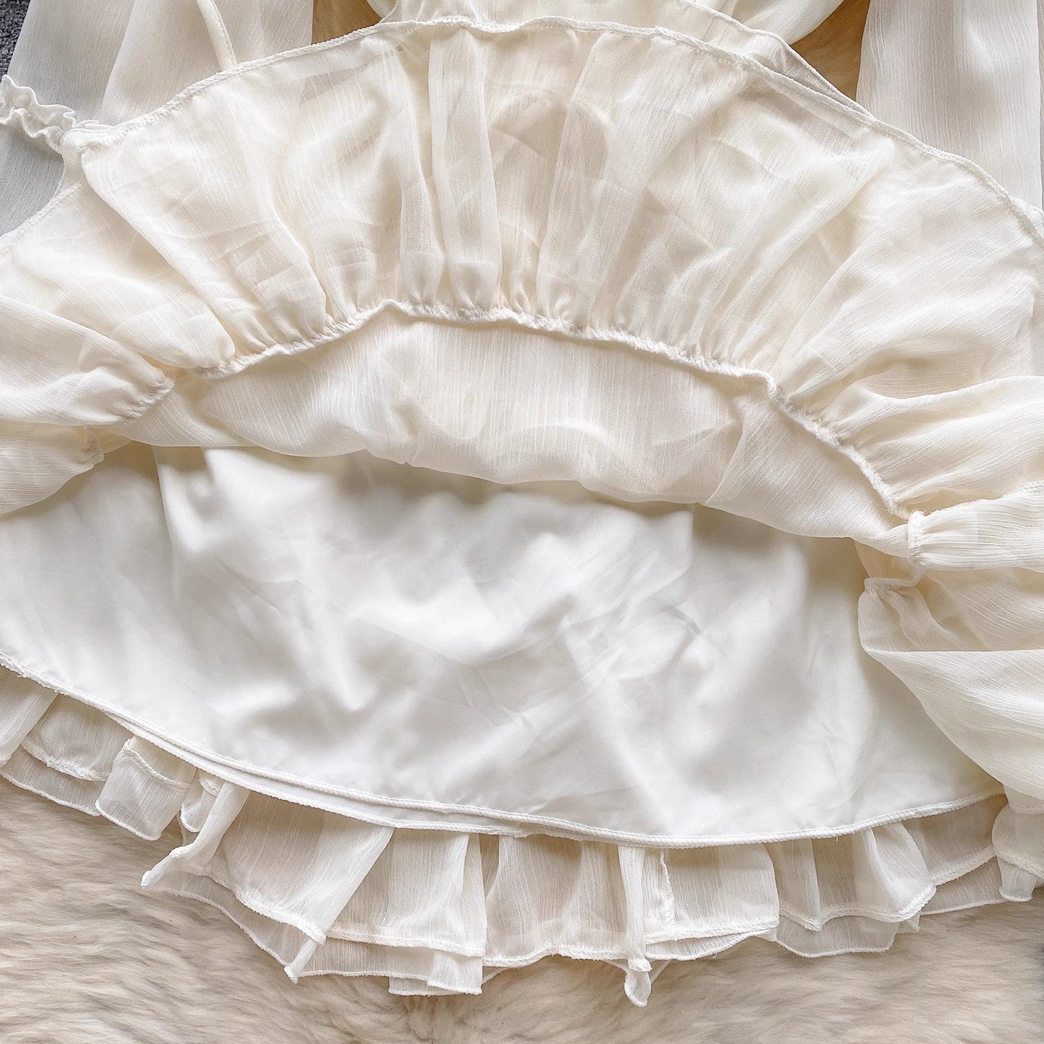 V-Neck Lace-Up High Waist Slimming Puff Sleeve Dress in Apricot