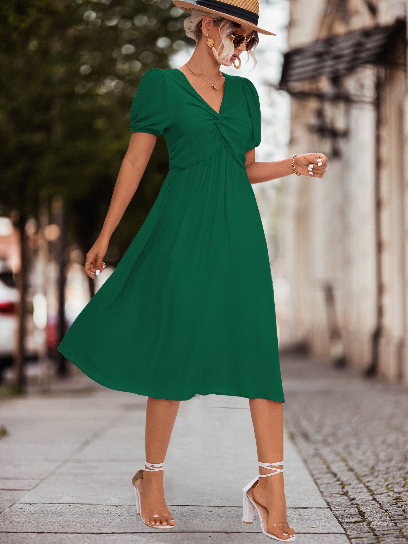 Robe Trapèze à Manches Courtes avec Détails Feuillages sur les Bords