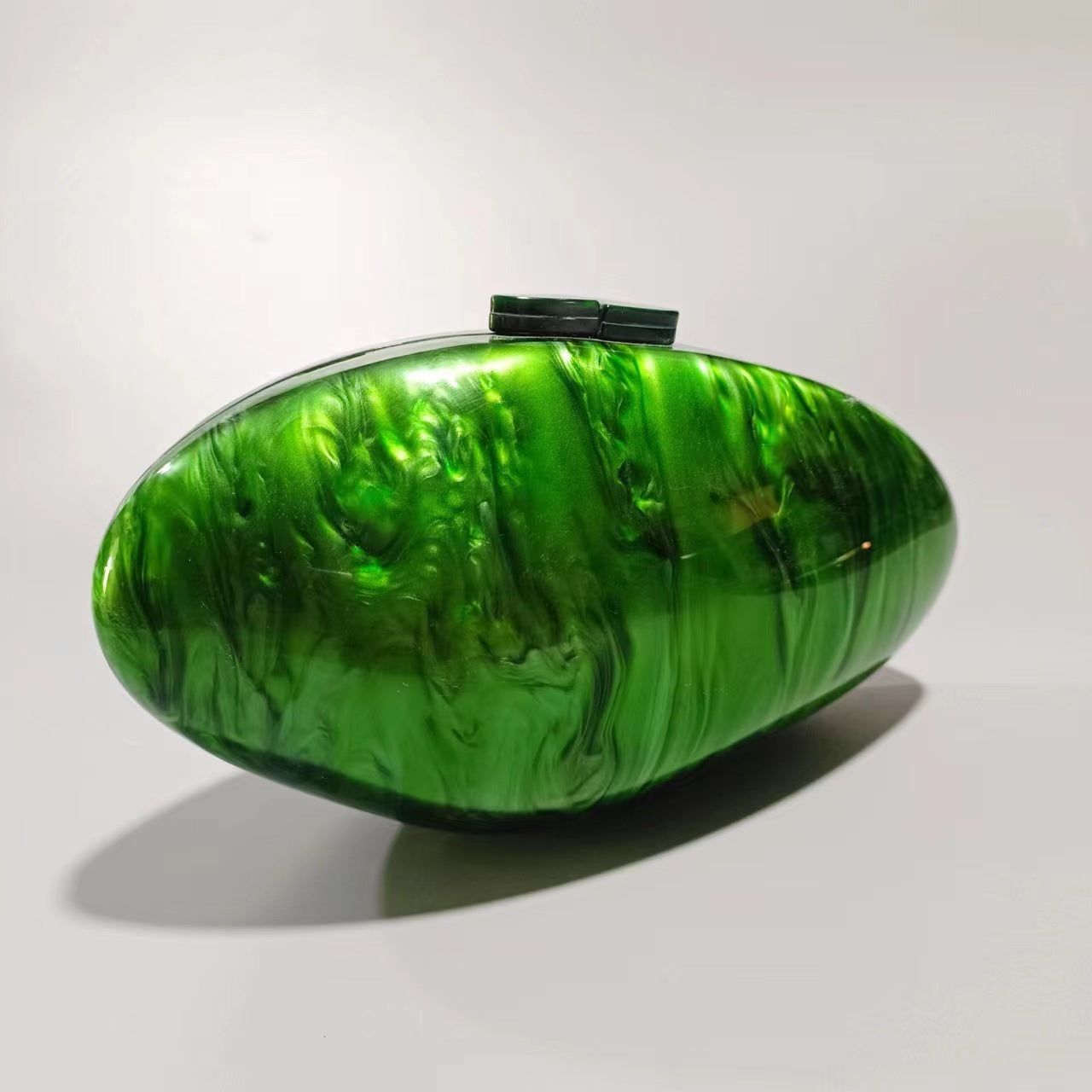 حقيبة عشاء أكريليك على شكل صدفة بحزام سلسلة، 18 سم × 11 سم × 6.5 سم