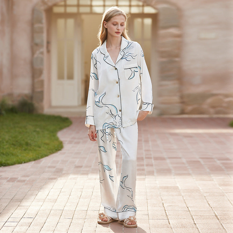 Pyjama en soie glacée imprimée, style français senior, idéal pour les vêtements d'extérieur.