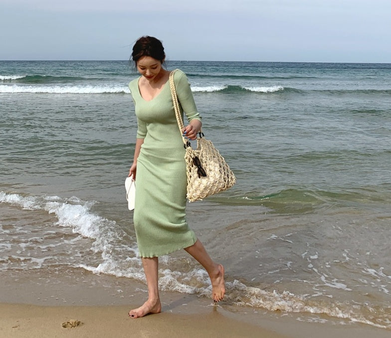 Women’s One Shoulder Straw Beach Bag with Drawstring Closure