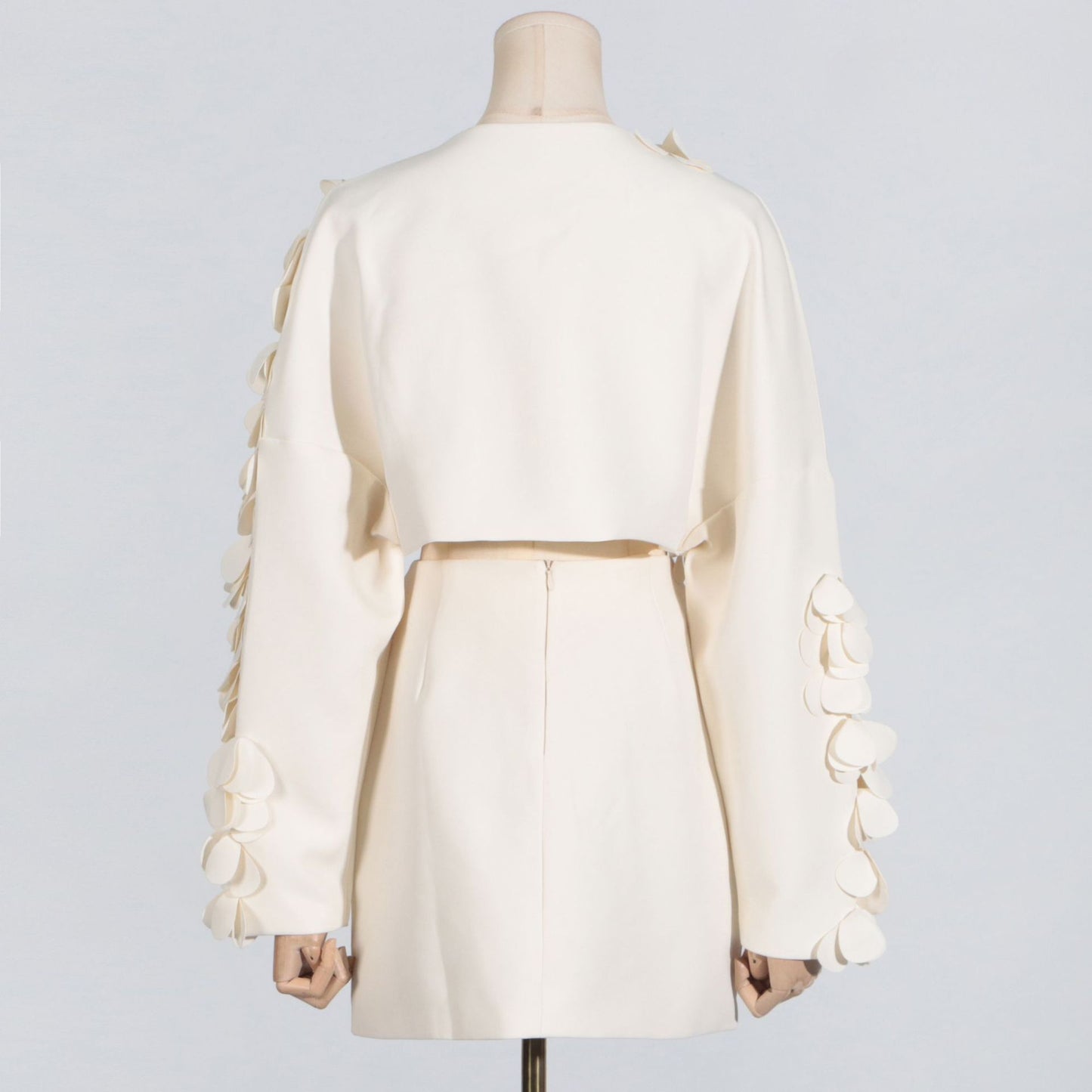 Ensemble jupe et tailleur haut de gamme à surpiqûres fines, style bohème chic.