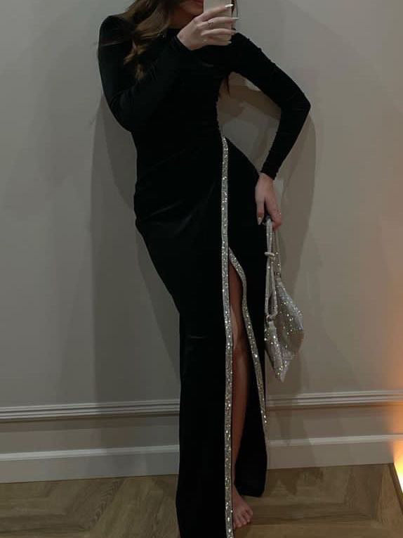 Robe longue fendue à sequins et empiècements en velours