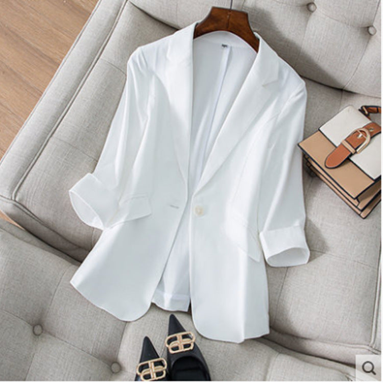 Veste de tailleur femme coupe ajustée avec manches trois-quarts et col de costume