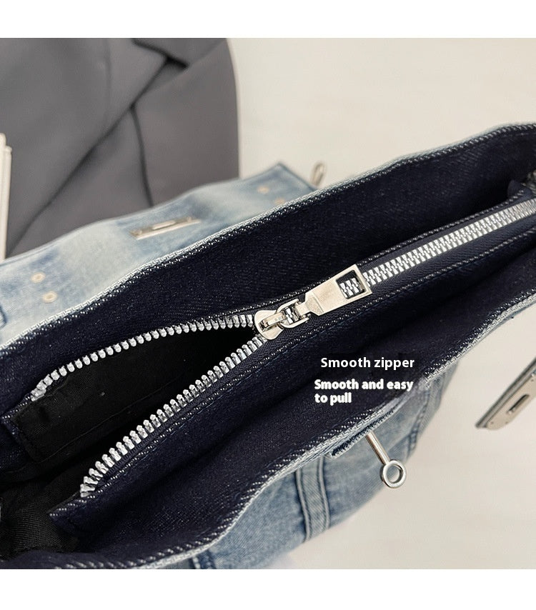 Sac à dos en jean délavé style rétro avec design à la simplicité urbaine