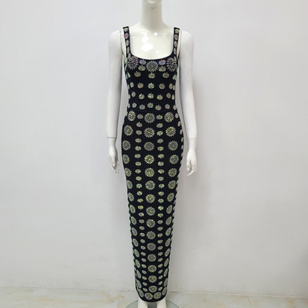 Robe de soirée moulante sans manches noire avec strass et col en U
