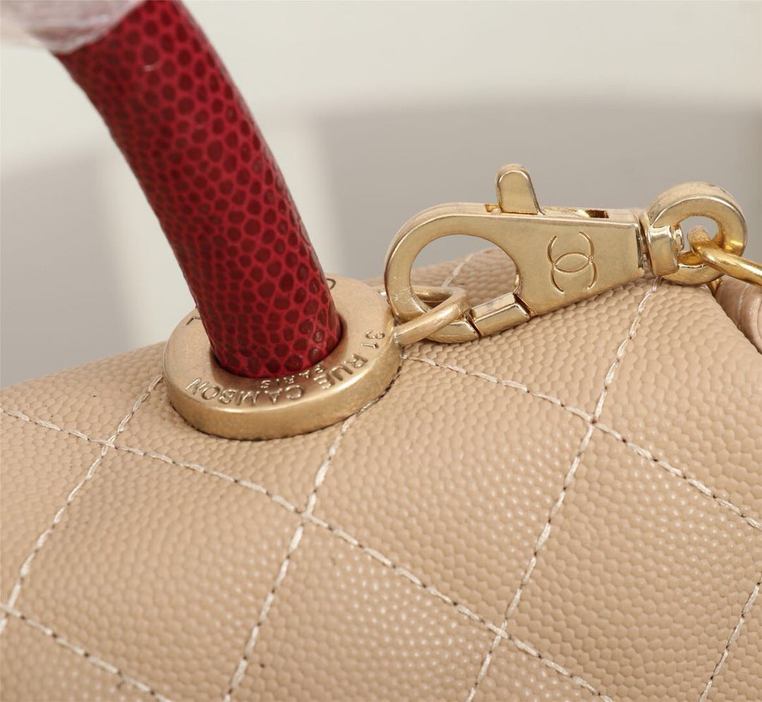 Leather Caviar One-Shoulder Messenger Bag with Diamond Chain & Classic Ball Pattern, Medium 23x14x8cm