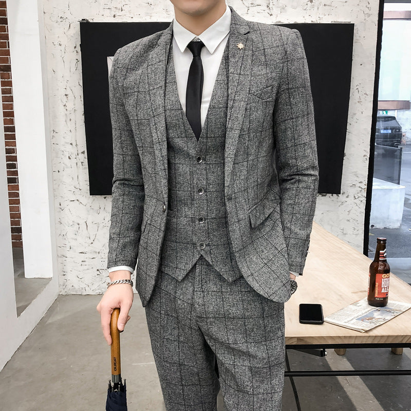 Costume trois pièces à carreaux coupe ajustée pour homme
