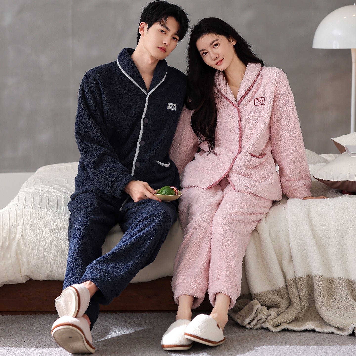 Ensemble pyjama de couple en flanelle épaisse et chaude à manches longues et polaire corail