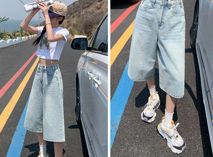 Women's Light Denim Cropped Wide-Leg Jeans