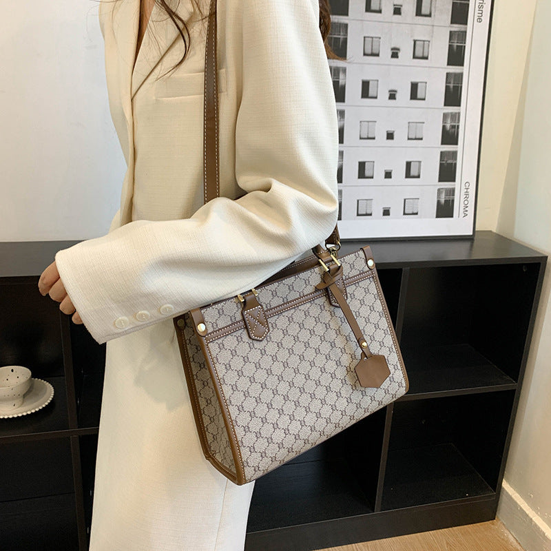 Fashion Chain Shoulder Bag with Large Capacity