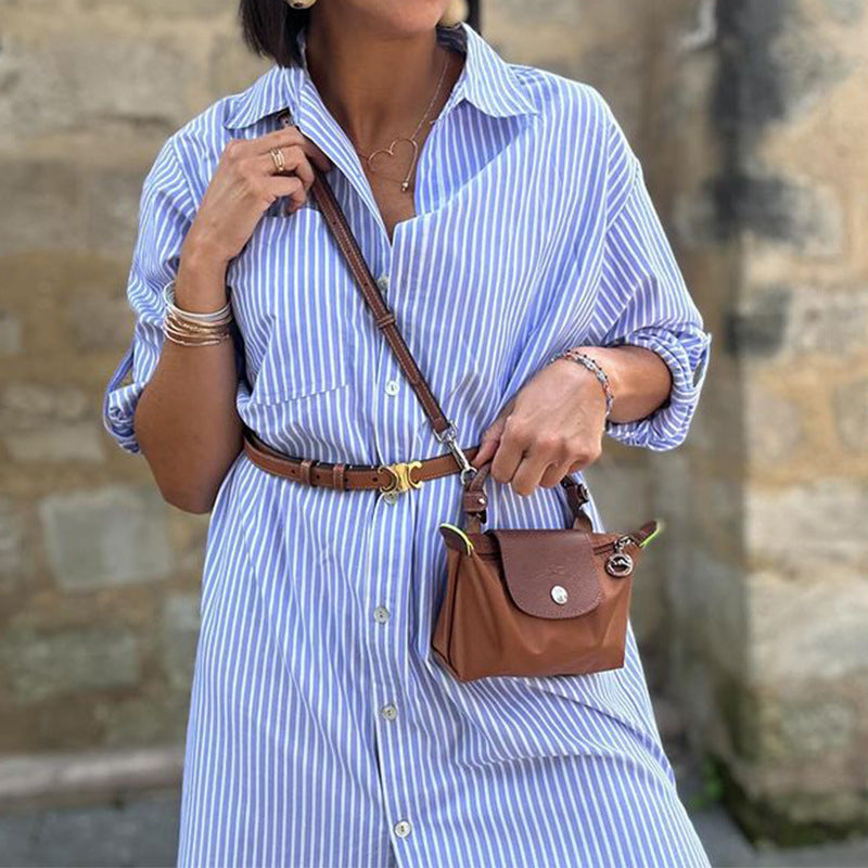 Robe mi-longue évasée à rayures bleues et boutons pour femme