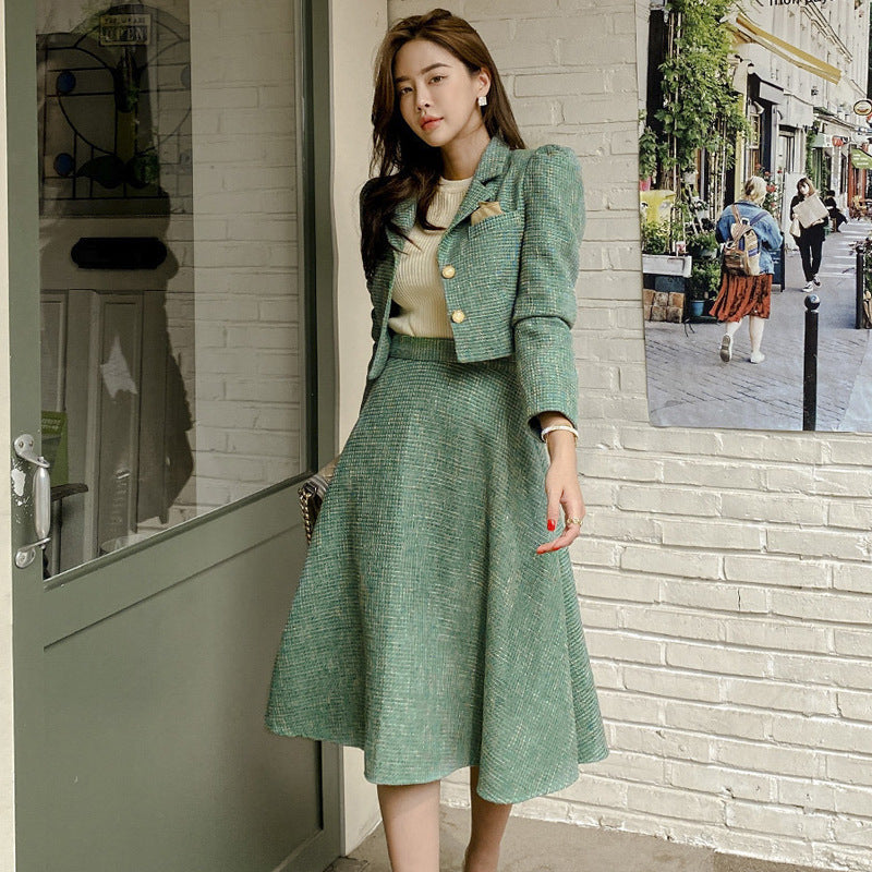 Ensemble deux pièces vert : Veste de costume et jupe taille haute